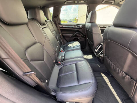 2014 Porsche Cayenne Platinum