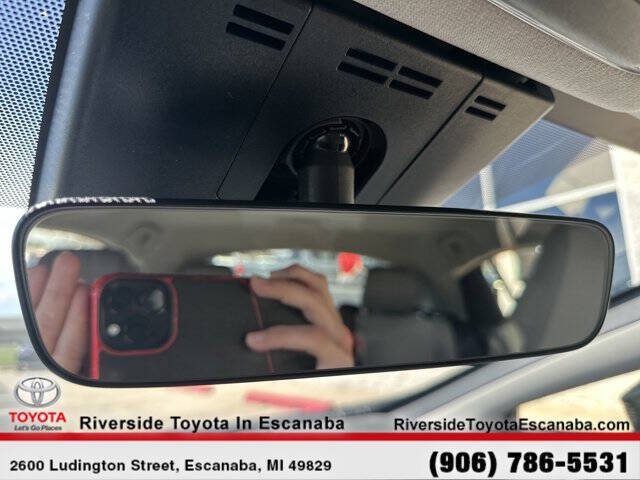 2025 Toyota Prius LE