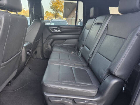 2023 Chevrolet Suburban LT