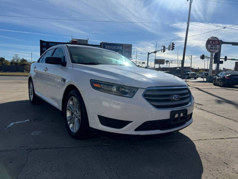 2015 Ford Taurus SE photo 3