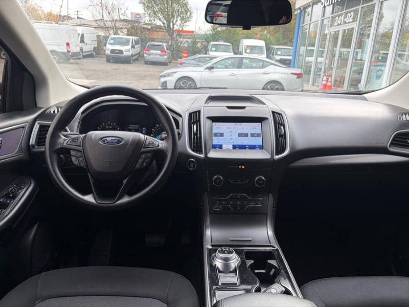 2020 Ford Edge SE