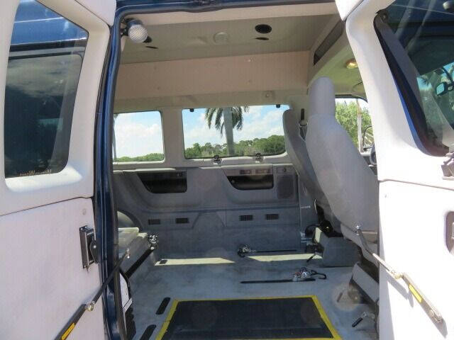 2011 Ford E-Series E-350 SD XLT