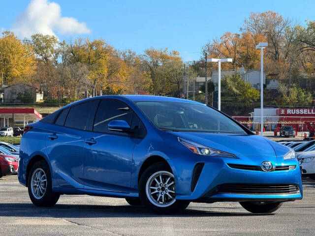 2022 Toyota Prius L Eco's photo