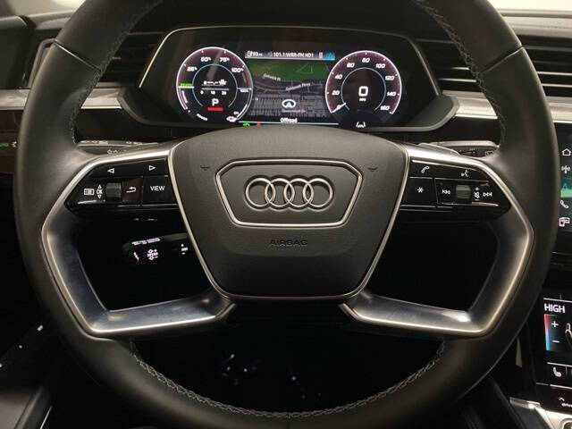 2023 Audi e-tron quattro Premium Plus