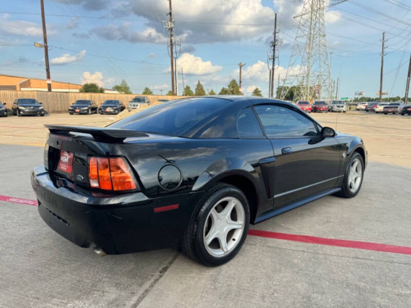 2004 Ford Mustang GT Deluxe