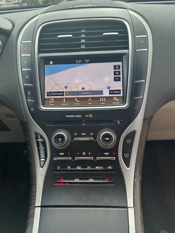 2019 Lincoln Nautilus Select