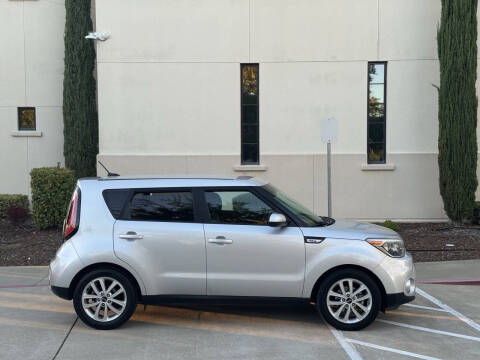 2017 Kia Soul +