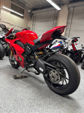 2022 Ducati V4 S