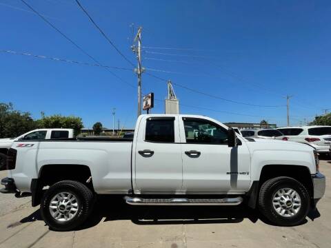 2015 Chevrolet Silverado 2500HD for sale at El Rancho Auto Sales in Des Moines IA