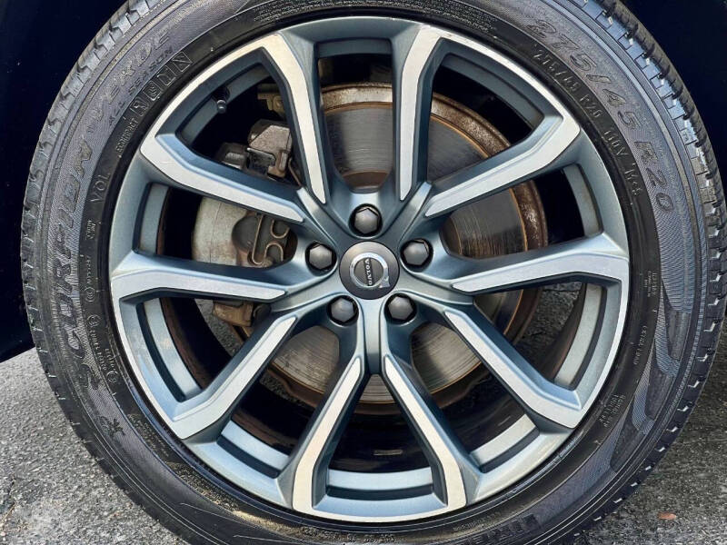 2016 Volvo XC90 T6 Momentum