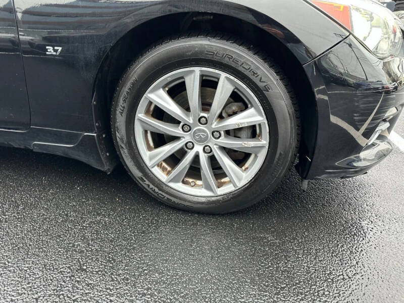 2015 Infiniti Q50 Premium