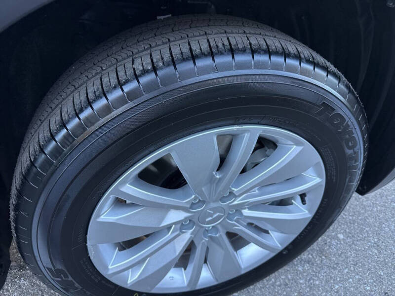 2025 Mitsubishi Outlander ES