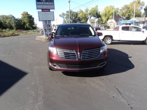 2017 Lincoln MKT Elite