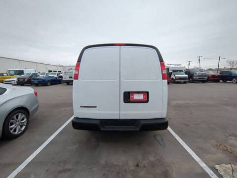 2025 Chevrolet Express 2500