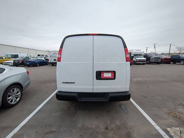 2025 Chevrolet Express 2500