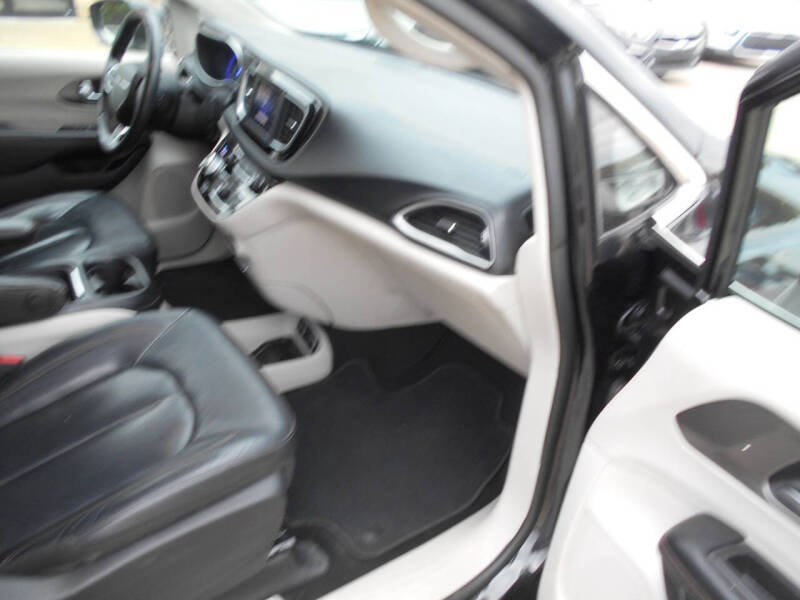 2020 Chrysler Pacifica Touring L