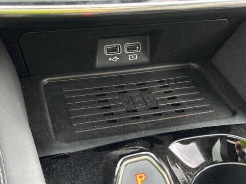 2025 VinFast VF8 Plus