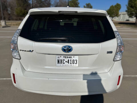 2013 Toyota Prius v Two