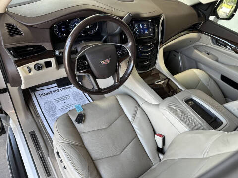 2017 Cadillac Escalade Standard