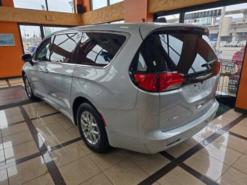 2022 Chrysler Voyager LX