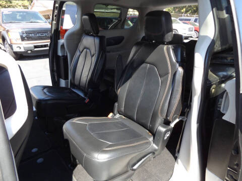 2017 Chrysler Pacifica Touring-L