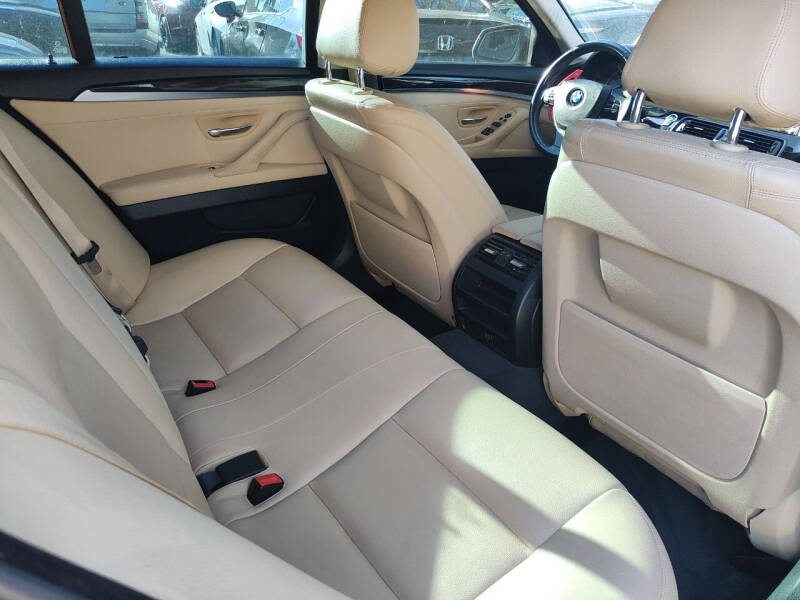 2016 BMW 5 Series 528i