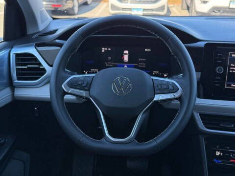2025 Volkswagen Taos SE 4Motion