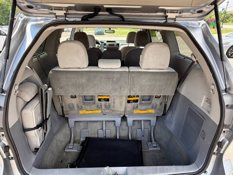 2012 Toyota Sienna LE 8-Passenger