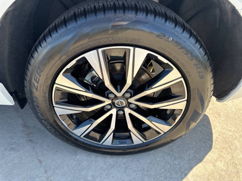 2025 Volvo XC60 B5 Plus Dark Theme