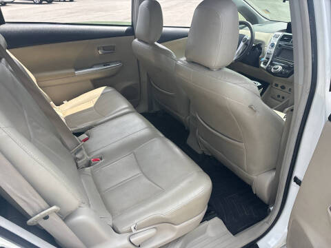 2014 Toyota Prius v Five