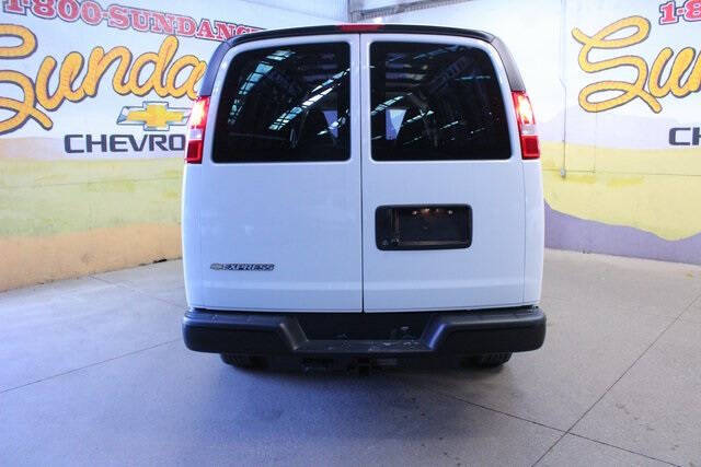 2025 Chevrolet Express 3500