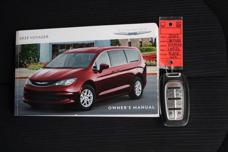 2023 Chrysler Voyager LX