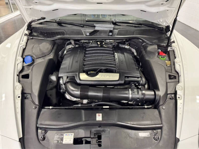 2014 Porsche Cayenne Platinum