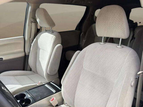 2019 Toyota Sienna LE 8-Passenger