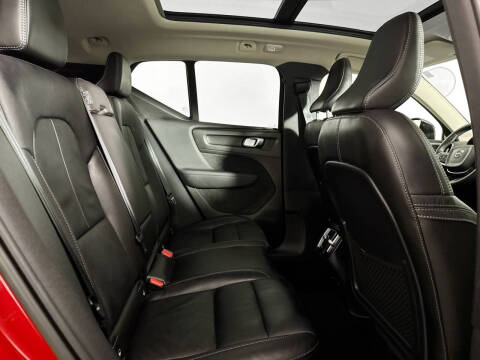 2023 Volvo XC40 B5 Ultimate Dark Theme