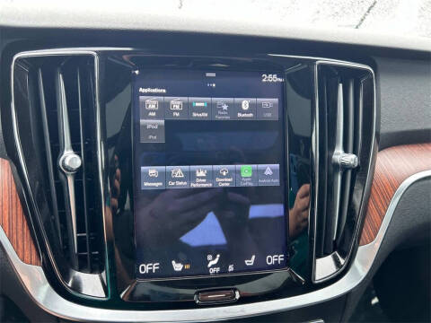 2022 Volvo S60 B5 Momentum