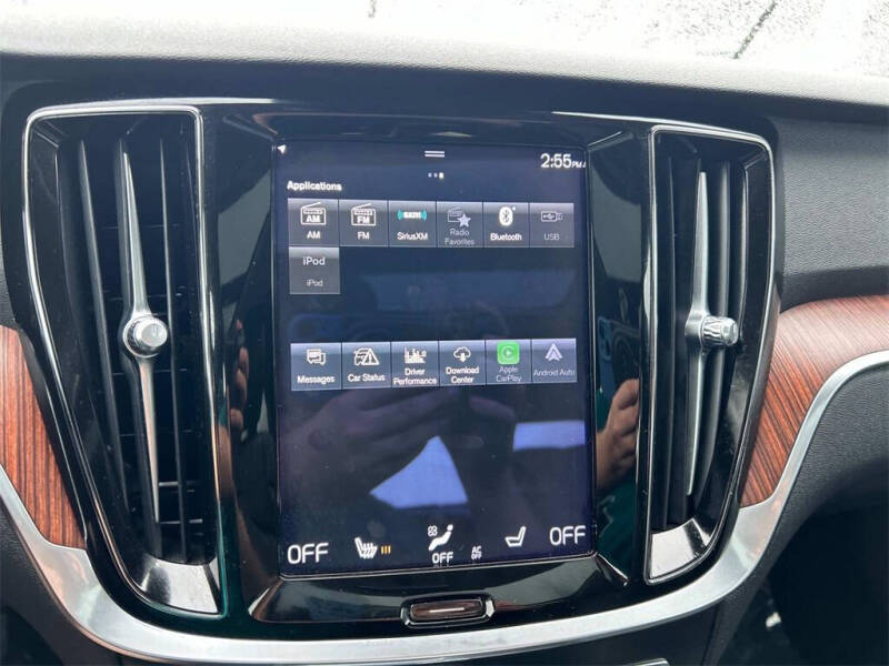 2022 Volvo S60 B5 Momentum