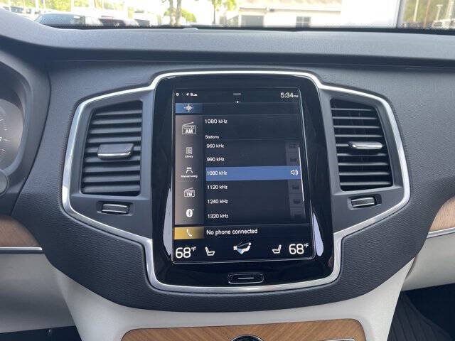 2022 Volvo XC90 T6 Momentum 6-Passenger