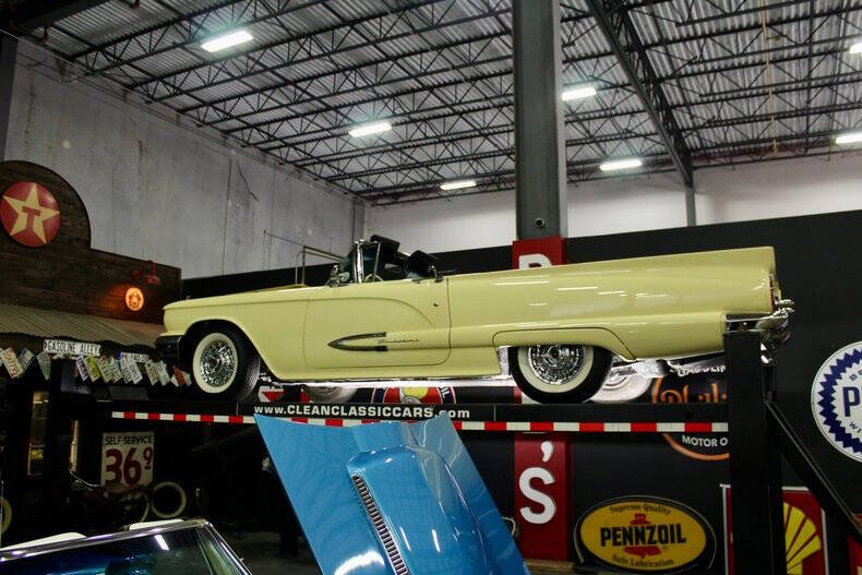 1959 Ford Thunderbird