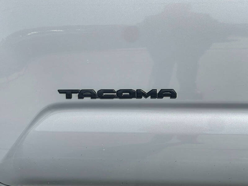 2019 Toyota Tacoma TRD Sport photo 4