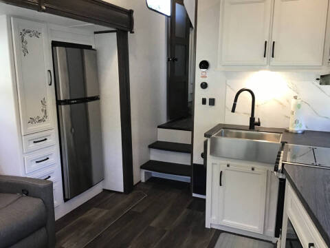 2023 Dutchmen Atlas 2532RDF / 29ft Reduced