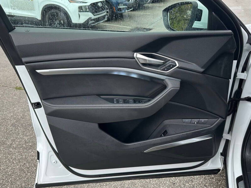 2024 Audi Q8 e-tron quattro Premium Plus