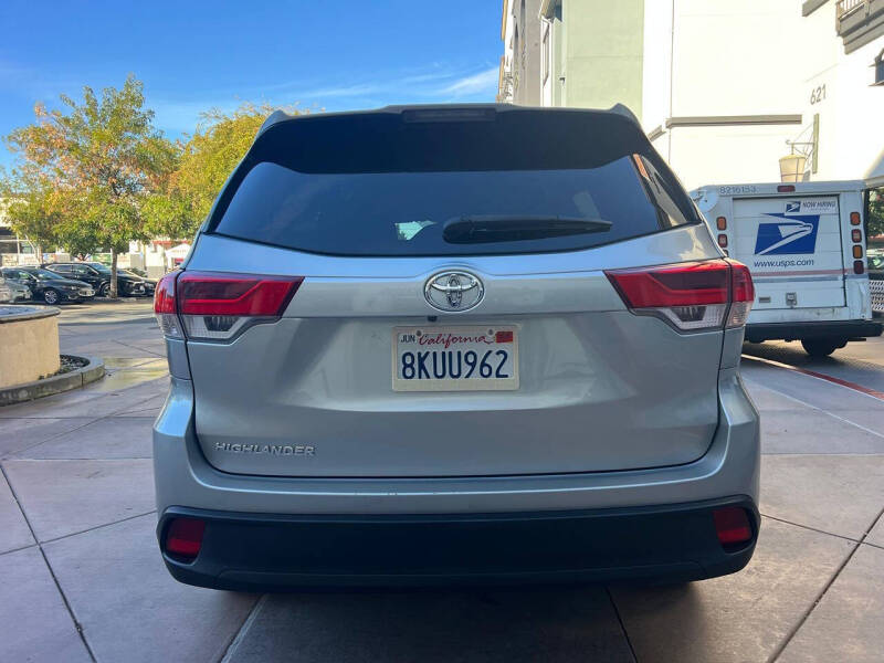 2019 Toyota Highlander LE