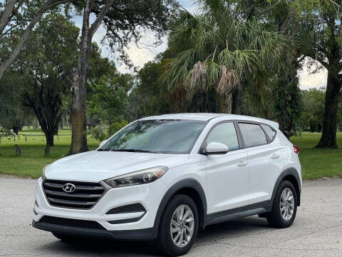 2016 Hyundai Tucson for sale at ROADHOUSE AUTO SALES INC. in Tampa FL