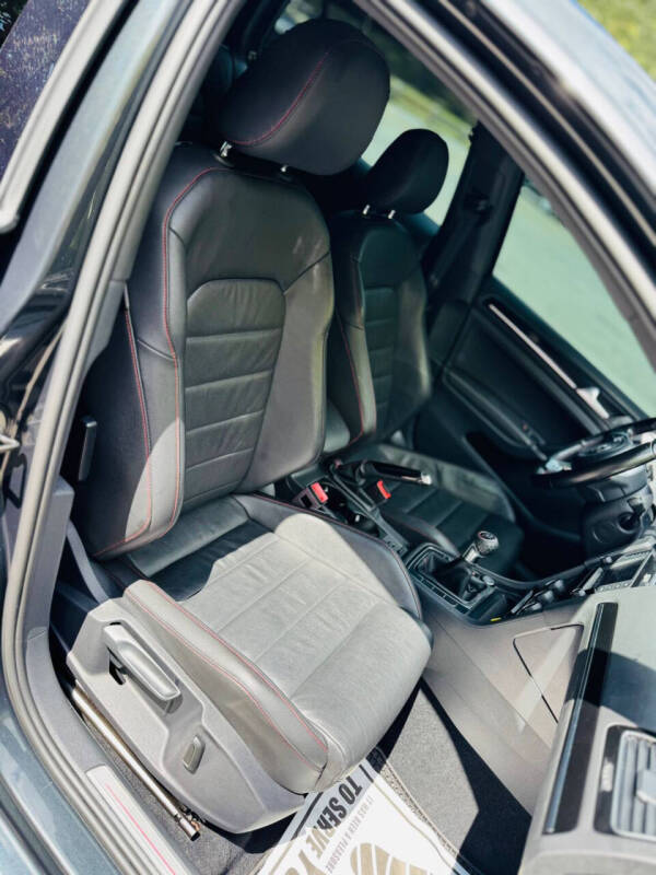 2017 Volkswagen Golf GTI Sport