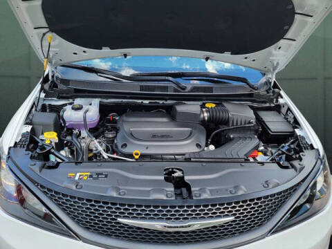 2027 Chrysler Pacifica LX