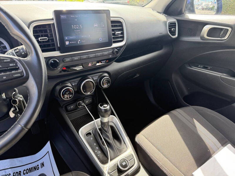 2022 Hyundai Venue SEL