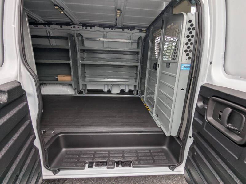 2025 Chevrolet Express 3500