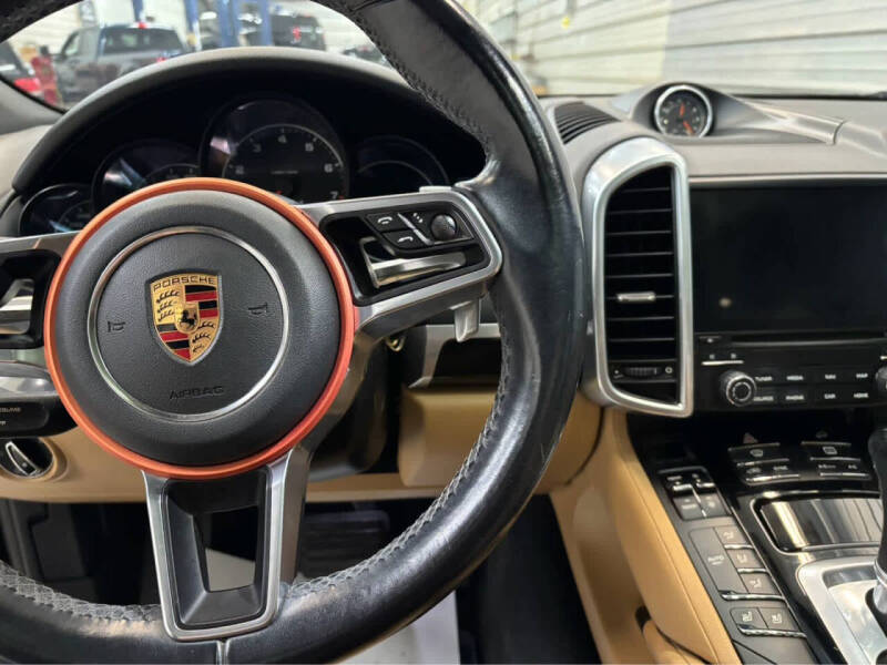 2017 Porsche Cayenne Platinum Edition