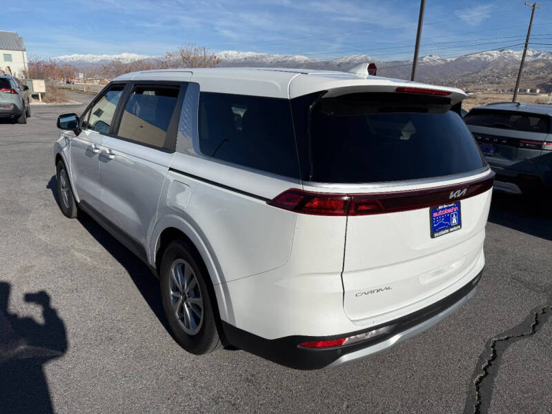 2024 Kia Carnival LX